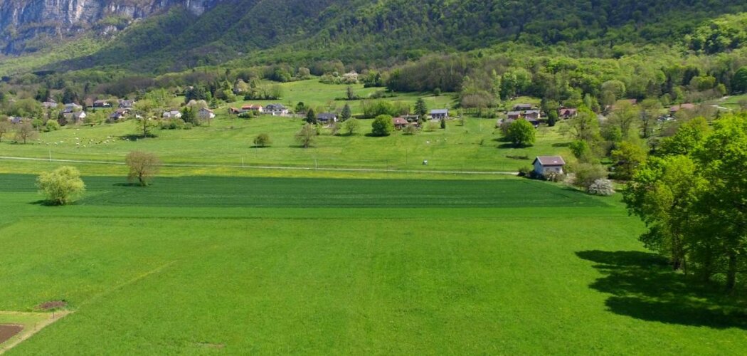 Programme immobilier neuf LES CARRÉS PRAIRIALS - Méry : Appartements T2–T4 avec terrasses, balcons et garages dans le Hameau des Jacquiers (73420) - Référence : 1236