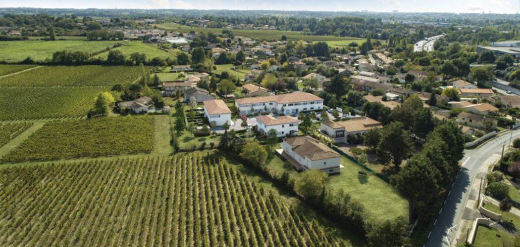 Programme immobilier neuf VISTA VINIA - Sainte-Eulalie : Maisons T3–T4 avec jardins privatifs et ambiance chaleureuse proche du Château Malbec (33560) - Référence : 13107